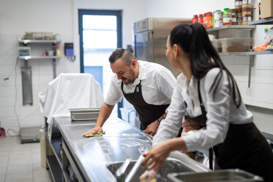 Restaurant Kitchen Cleaning Checklist: 
